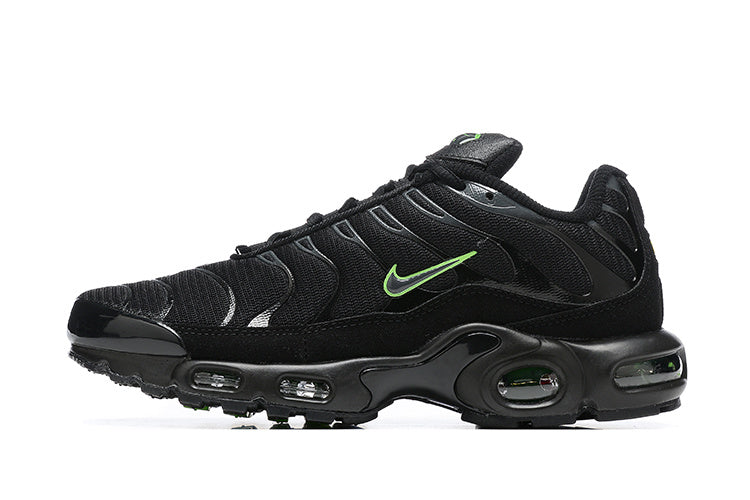 NIKE AIR MAX PLUS TN BLACK GREEN STRIKE