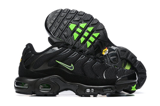 NIKE AIR MAX PLUS TN BLACK GREEN STRIKE