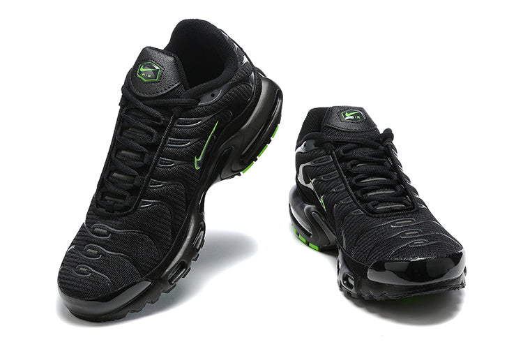 NIKE AIR MAX PLUS TN BLACK GREEN STRIKE
