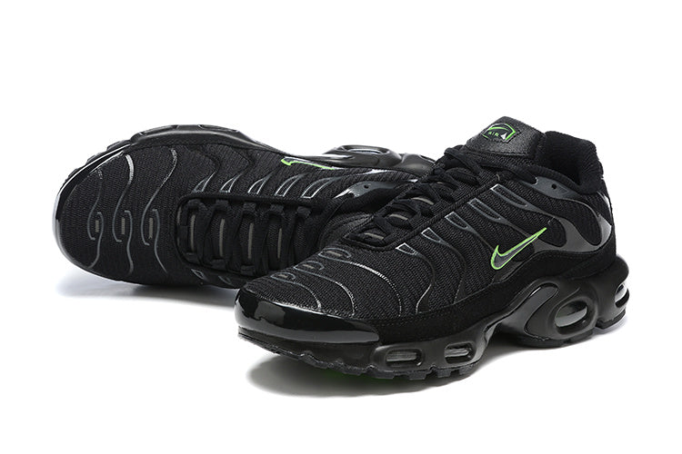 NIKE AIR MAX PLUS TN BLACK GREEN STRIKE